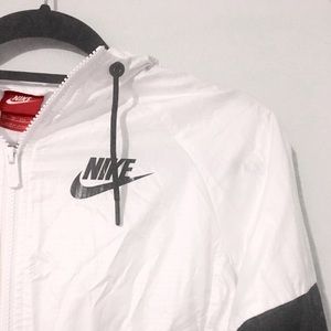 Nike windrunner black and white